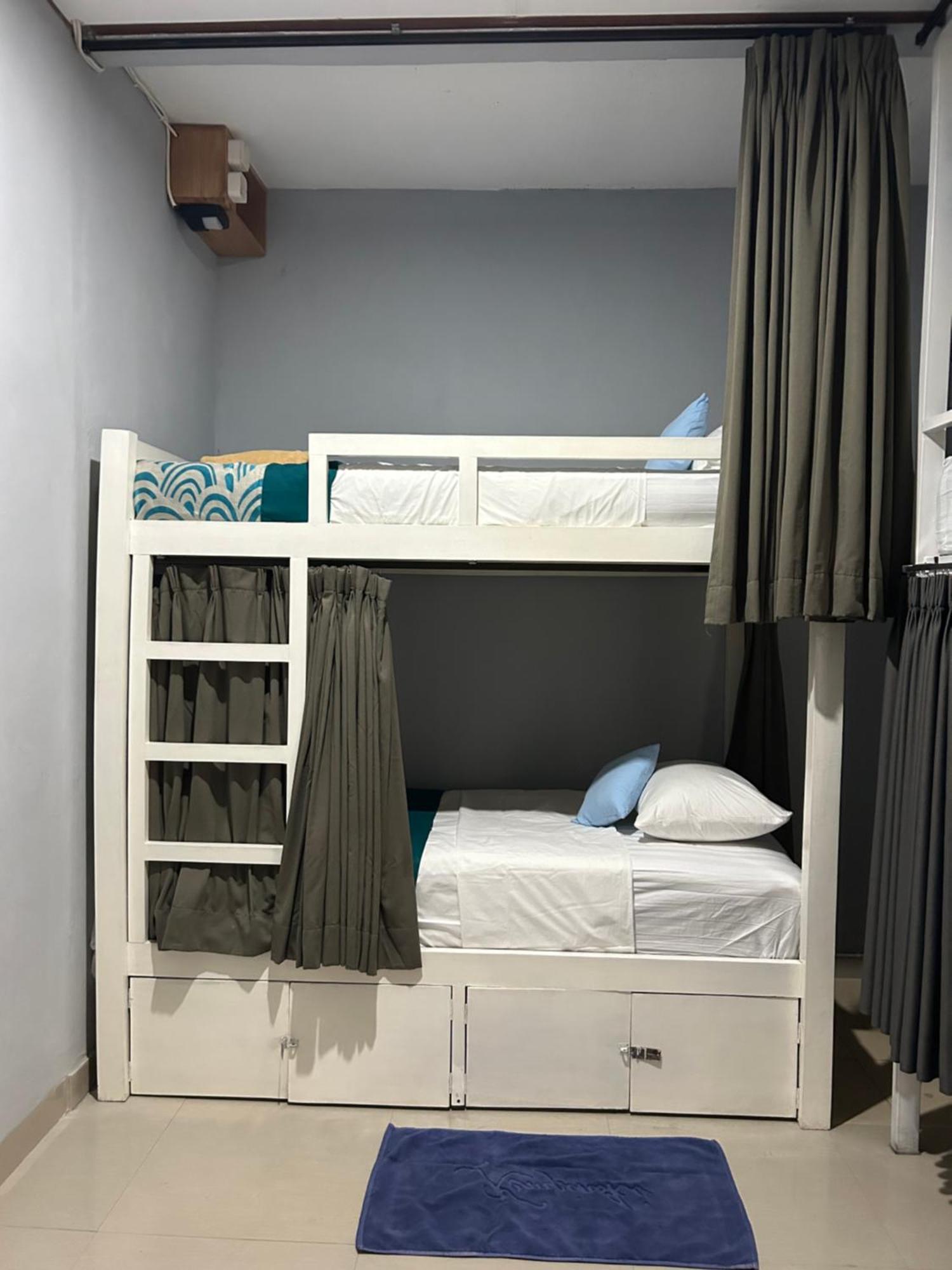 Blue Waves Hostel Amed Ambat المظهر الخارجي الصورة