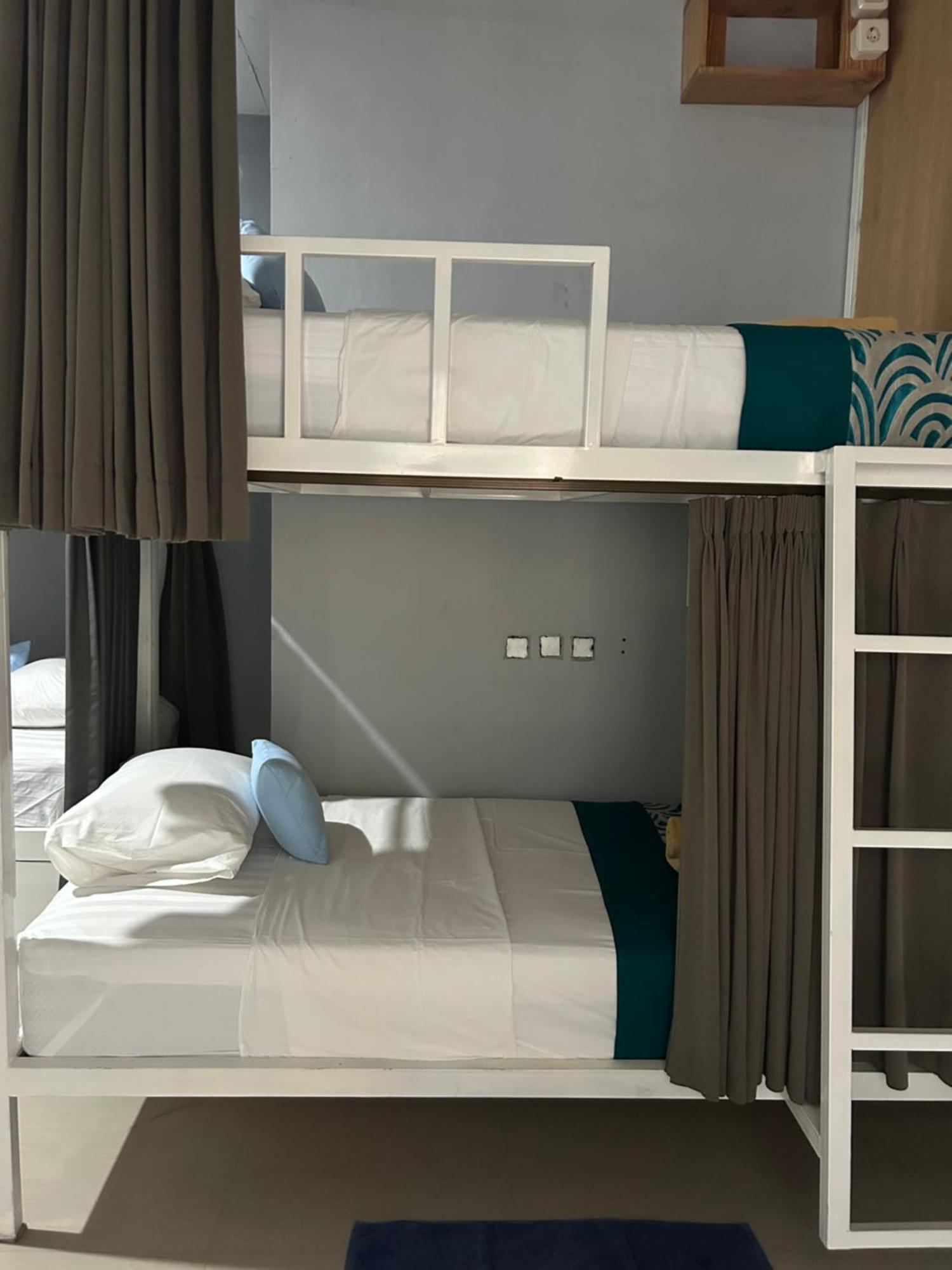 Blue Waves Hostel Amed Ambat المظهر الخارجي الصورة