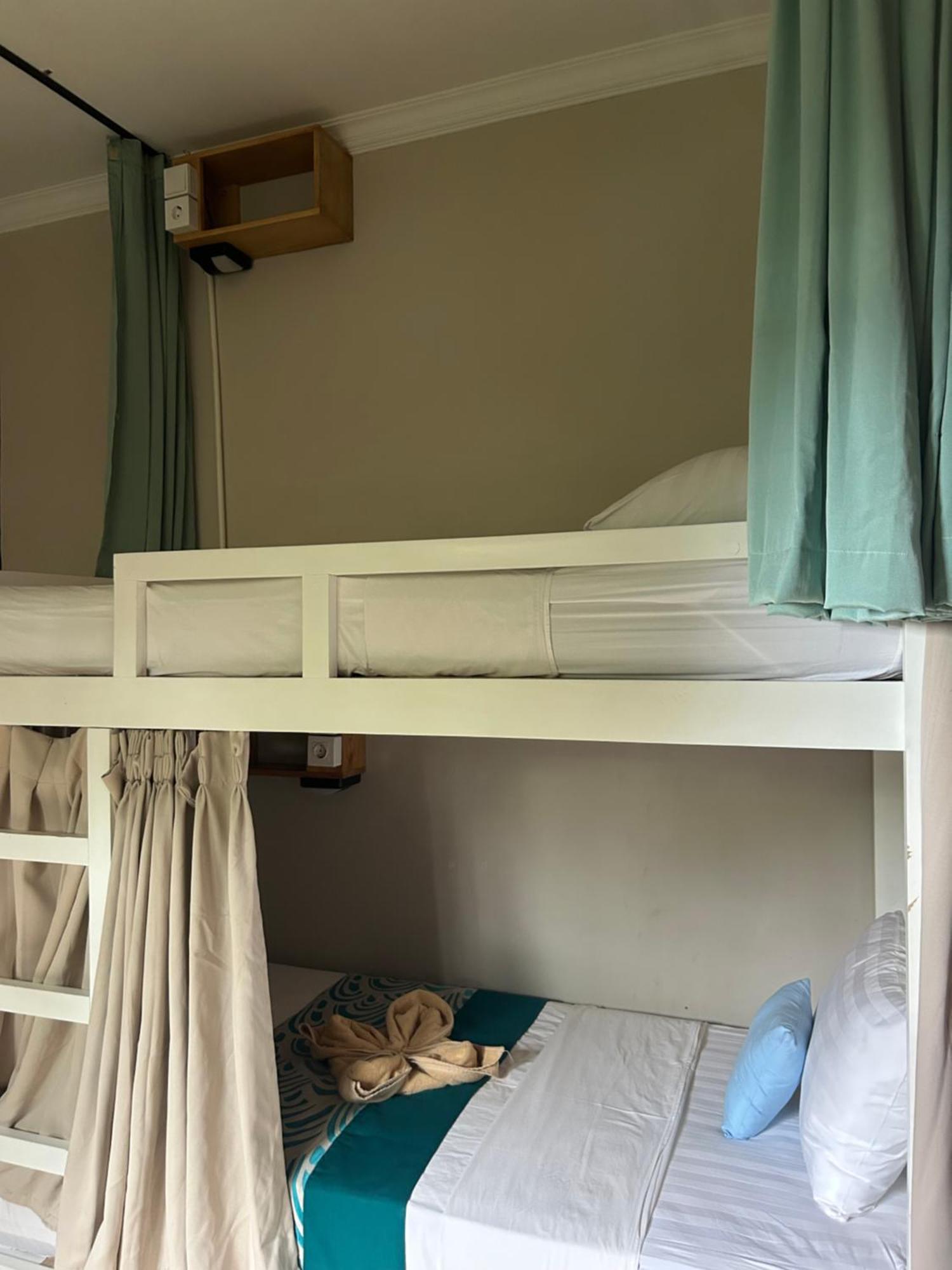 Blue Waves Hostel Amed Ambat المظهر الخارجي الصورة